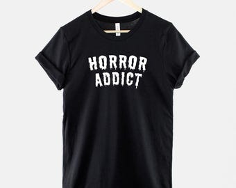 Horror Addict Halloween Shirt – Pastel Goth Slogan Tee, Soft Print Unisex