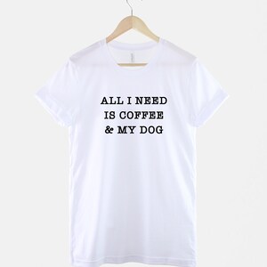 Dog Mom T-shirt: Coffee & My Dog Graphic T-shirt, zachte katoenmix vrijetijdskleding afbeelding 2
