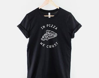 Vegan Pizza Shirt, In Pizza Wir Kruste T-Shirt, lustiges Vegan Foodie T-Shirt, Geschenk für Pflanzenliebhaber