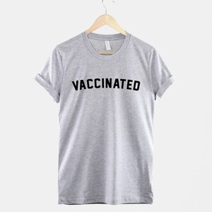 Camiseta con mensaje de vacunación, camiseta gráfica a favor de las vacunas, regalo para concienciar sobre la salud imagen 2