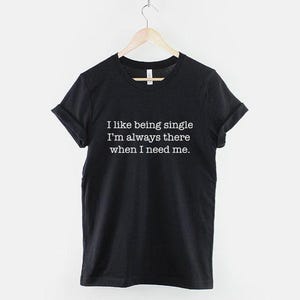 T-shirt för ensamstående kvinnor – Mjuk, unisex statement-tröja i bomull bild 1