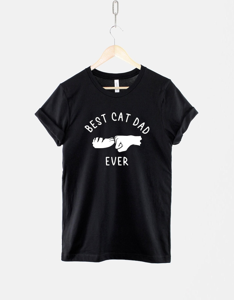 Katzen Papa Fist Bump T-Shirt, Katzen Papa Shirt, lustiges Katzenliebhaber Grafik T-Shirt, Geschenk für Katzen Papa Top Bild 1