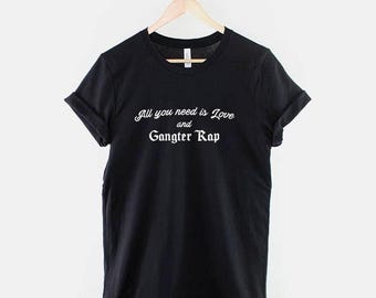 ギャングスタラップ ラブ Tシャツ：ヒップホップ風グラフィックTシャツ、ソフトコットンブレンド（ユニセックス）