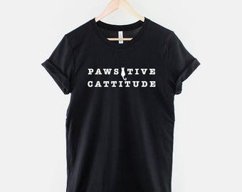 Camiseta con actitud positiva, divertida para amantes de los gatos, con un lindo juego de palabras con gatitos, regalo para mamá gata