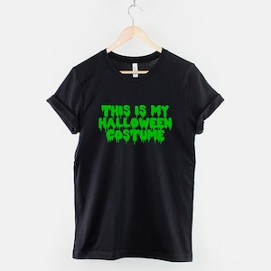 Puede incluir: Camiseta negra con texto verde que gotea que dice "This is my Halloween costume."
