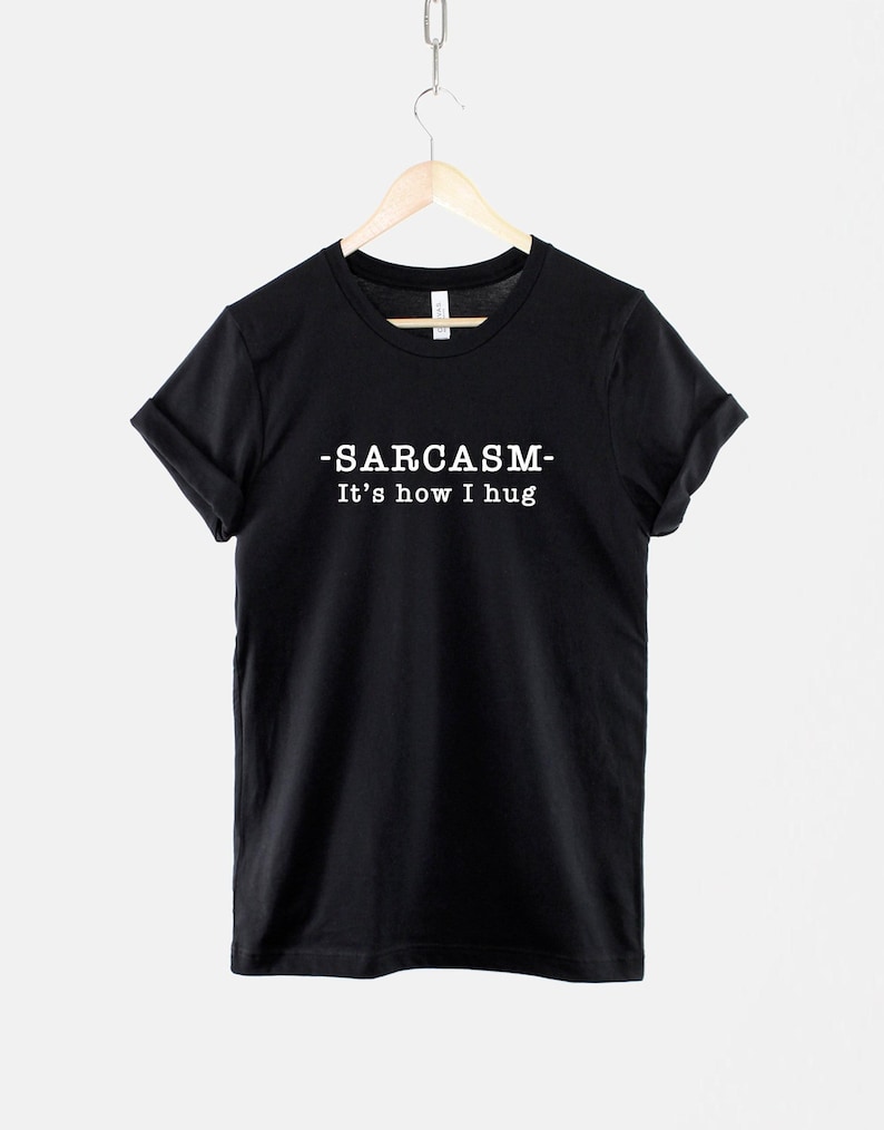Camiseta Sarcástica com Slogan Irônico, É Assim Que Eu Abraço (Unissex PP-6XG, Mistura de Algodão Macio) imagem 1