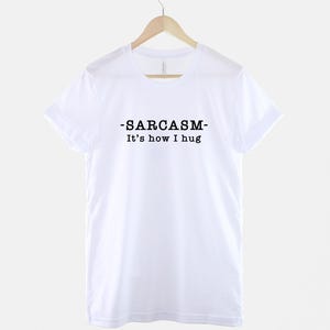 Camiseta Sarcástica com Slogan Irônico, É Assim Que Eu Abraço (Unissex PP-6XG, Mistura de Algodão Macio) imagem 3