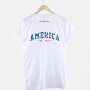Verontrust overhemd met Amerikaanse vlag, est. T-shirt patriottisch uit 1776, ringgesponnen katoen afbeelding 3