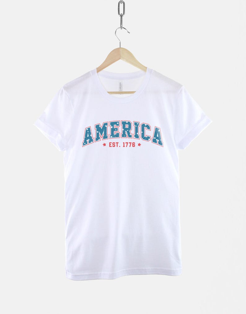 Verontrust overhemd met Amerikaanse vlag, est. T-shirt patriottisch uit 1776, ringgesponnen katoen afbeelding 3