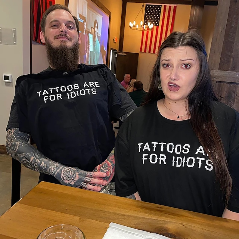 Maglietta per amanti dei tatuaggi, maglietta con citazione divertente, regalo per tatuatori immagine 2