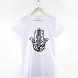 Hamsa Hand Shirt, spirituelles Yoga T-Shirt, Boho spirituelles Grafik T-Shirt, Meditation Yoga Top, Gold Hamsa Shirt Bild 2