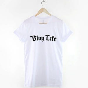 Blogger Baumwoll-Shirt: Schick, legere Passform - Weicher Textildruck, Mode Blogger-Stil, Alltagskleidung Bild 3