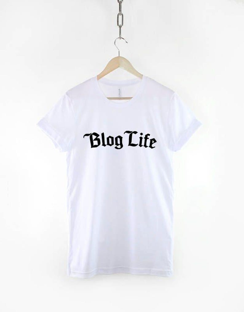 Blogger Baumwoll-Shirt: Schick, legere Passform - Weicher Textildruck, Mode Blogger-Stil, Alltagskleidung Bild 3