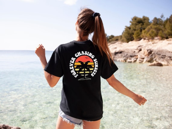 Oversized T-Shirt - Retro Beach Shirt Forever Chasing Sunsets - Palm Silhouette Print, Soft Cotton, Unisex