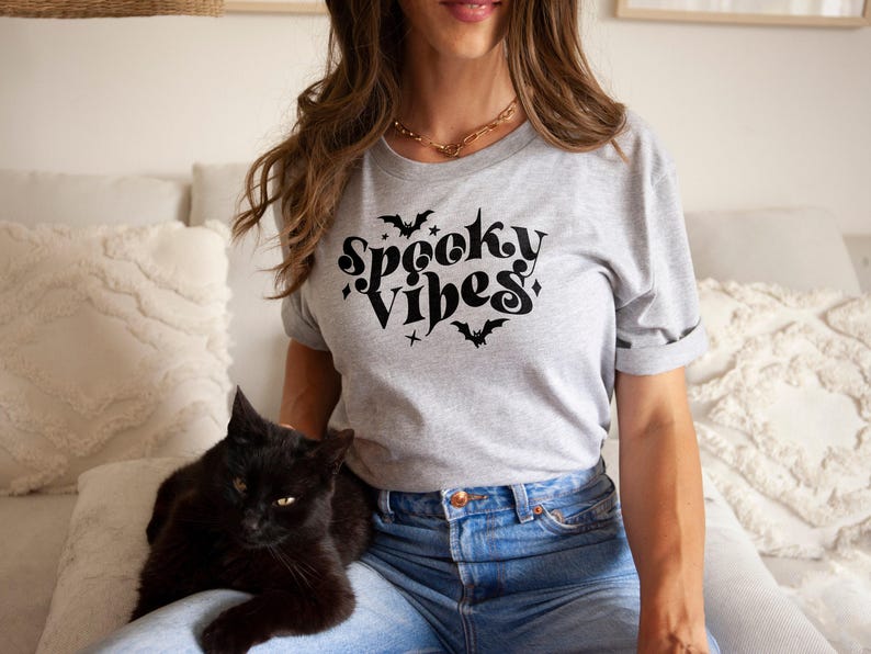 Retro Halloween T-Shirt: Spooky Vibes Graphic Print, Vintage Style Cotton image 3