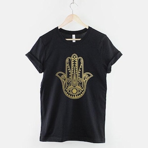 Hamsa Hand Shirt, spirituelles Yoga T-Shirt, Boho spirituelles Grafik T-Shirt, Meditation Yoga Top, Gold Hamsa Shirt Bild 1