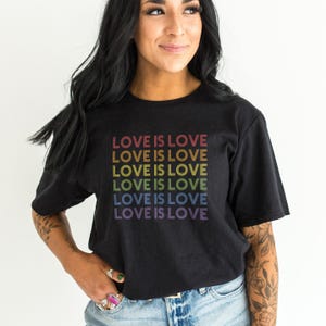 Camiseta "Love Is Love", camiseta arcoíris del orgullo, camiseta con gráfico de igualdad LGBTQ, regalo para simpatizantes del orgullo