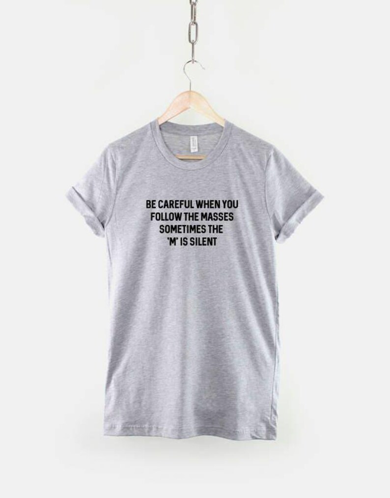 Chemise sarcastique : soyez prudent après les messes, t-shirt citation pleine d'esprit, mélange de coton humour décontracté image 3