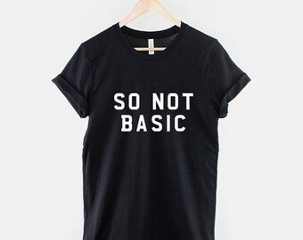 ありきたりじゃないTシャツ、面白い態度のシャツ、ストリートウェアのグラフィックTシャツ、生意気なメッセージ入りトップス