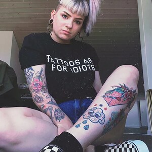 Maglietta per amanti dei tatuaggi, maglietta con citazione divertente, regalo per tatuatori immagine 3
