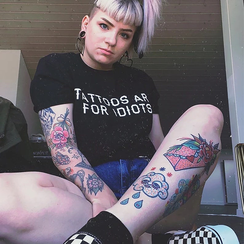 Maglietta per amanti dei tatuaggi, maglietta con citazione divertente, regalo per tatuatori immagine 3