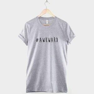 Socially Awkward Tee: Unisex Baumwolle stolz Nerd Kleidung, lässige Alltagskleidung Bild 2