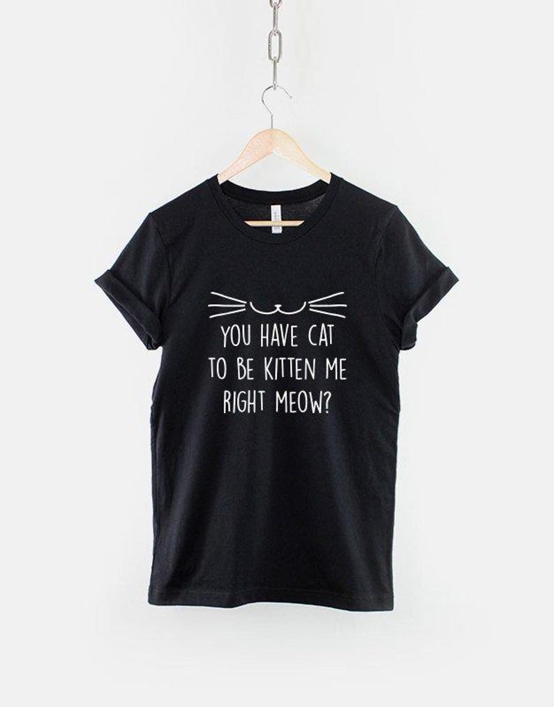 Lustiges Katzen-T-Shirt: Witziges Meow-Zitat, lässiges Katzendesign, Unisex Cozy Wear Bild 1