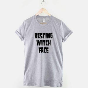魔女顔のハロウィンシャツ、パステルゴスTシャツ、魔女っぽいユーモアアパレル 画像 2