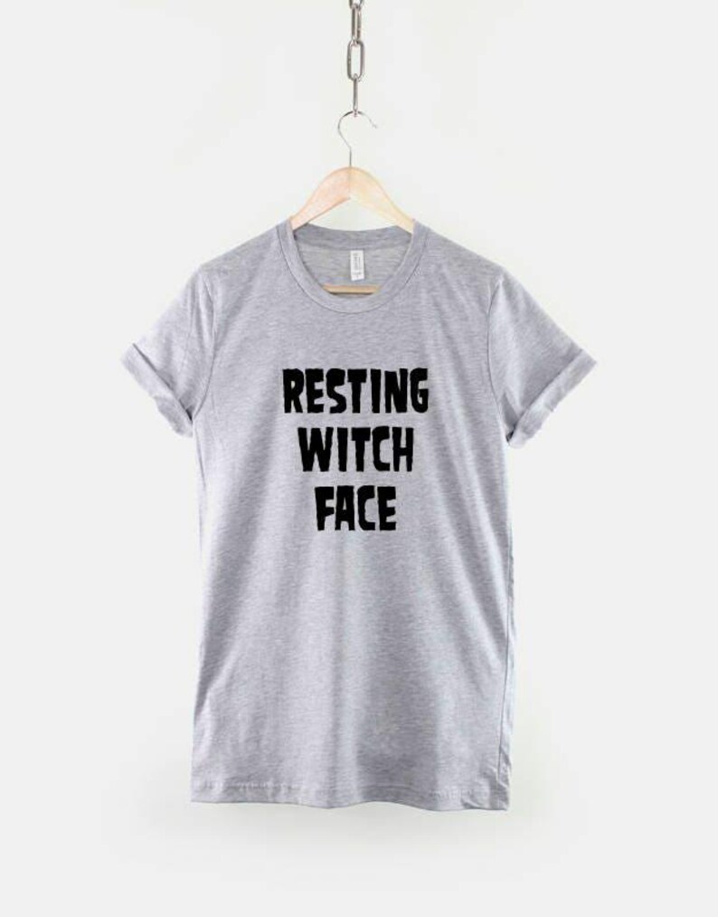 魔女顔のハロウィンシャツ、パステルゴスTシャツ、魔女っぽいユーモアアパレル 画像 2