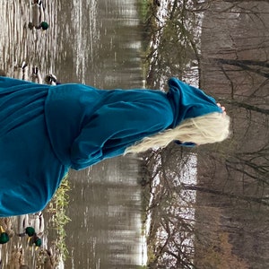 Stylischer sportlicher Pullover mit Kapuze und Hose von Aiste Anaite - Gemütlicher -Herbst Frühling Sommer - Winter Garderobe - Warmer Pullover - Freizeitanzug