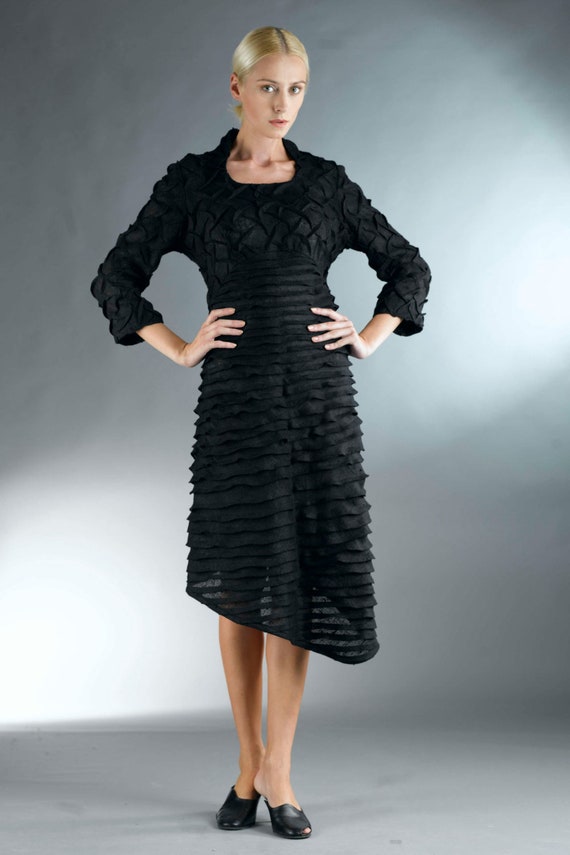 green emerald velvet dress Fairest of them All – ISABELLA COUTURE main image 1