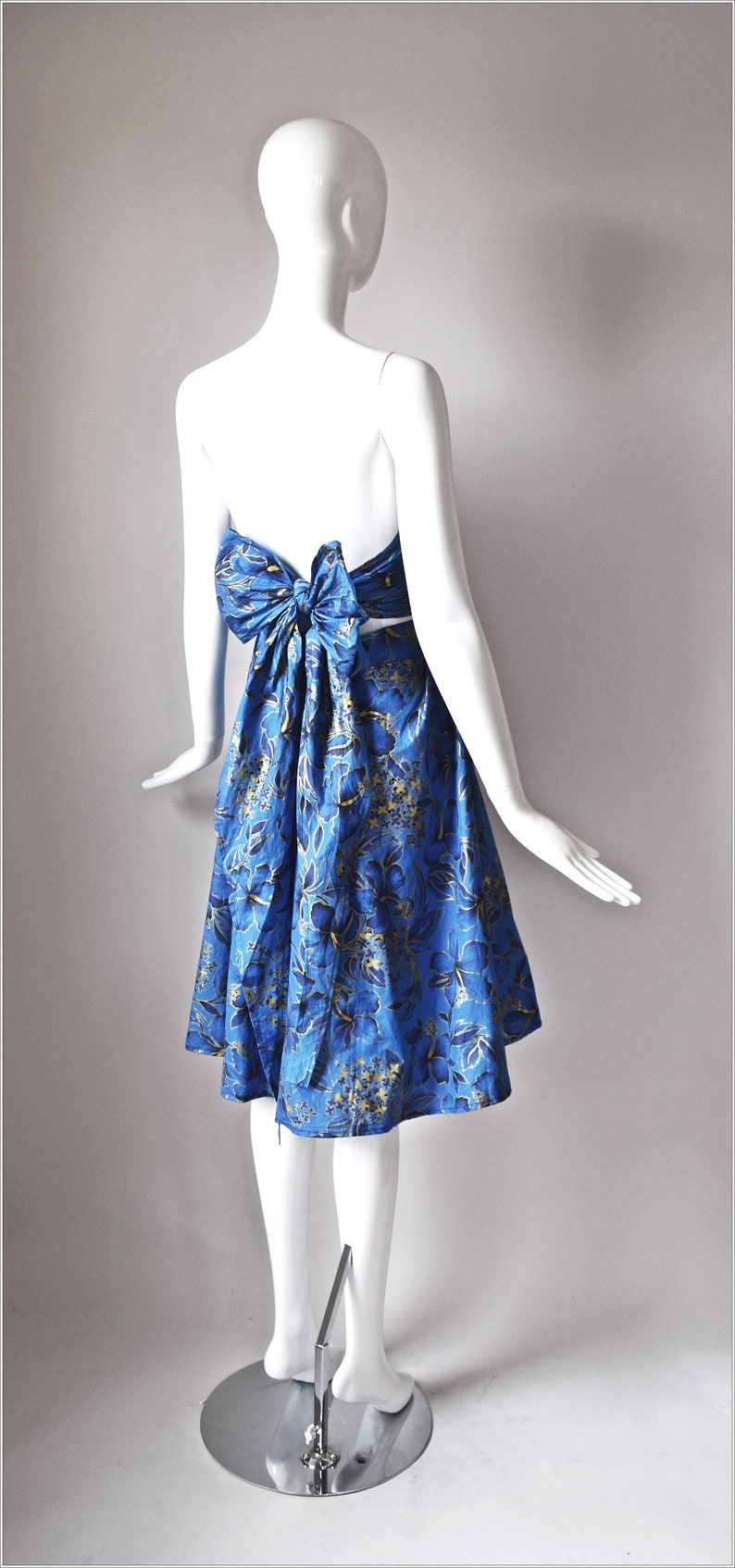 robe ajustée et évasée faite à la main à imprimé fleuri d'hibiscus hawaïen bleu or cercle de pin-up d'été avec nœud à nouer dans le dos luau rockabilly image 8