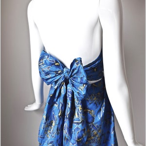 robe ajustée et évasée faite à la main à imprimé fleuri d'hibiscus hawaïen bleu or cercle de pin-up d'été avec nœud à nouer dans le dos luau rockabilly image 9