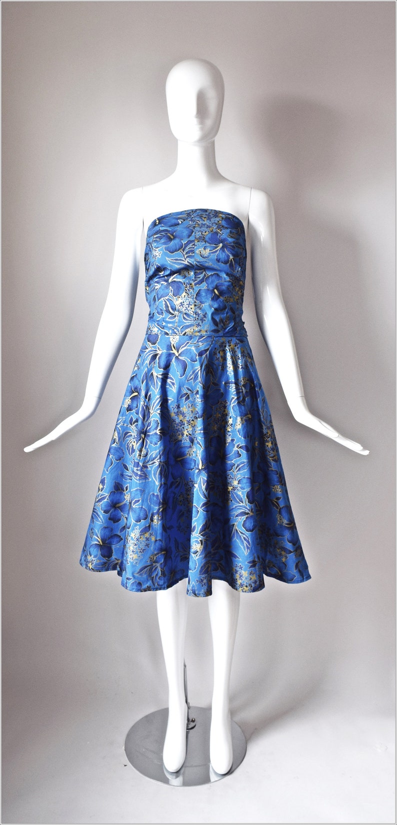 robe ajustée et évasée faite à la main à imprimé fleuri d'hibiscus hawaïen bleu or cercle de pin-up d'été avec nœud à nouer dans le dos luau rockabilly image 4