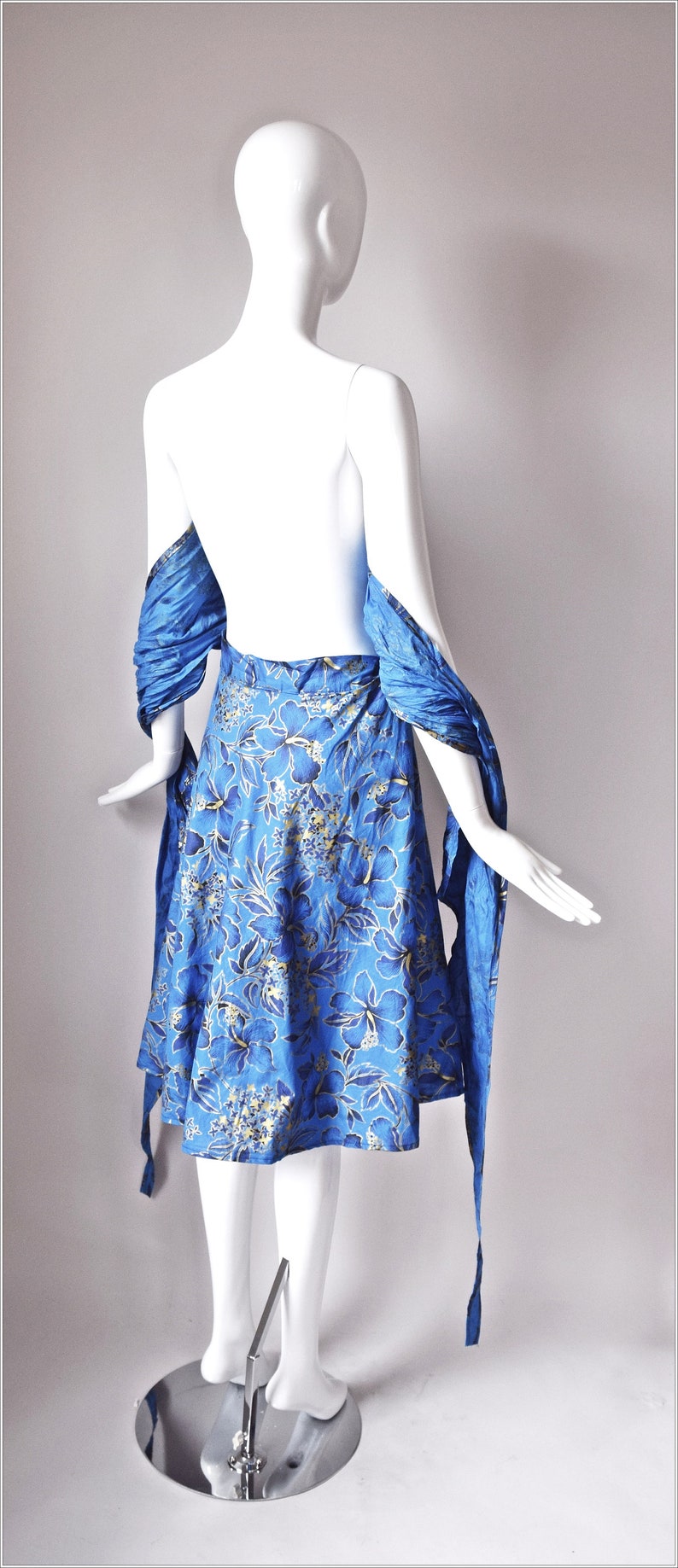 robe ajustée et évasée faite à la main à imprimé fleuri d'hibiscus hawaïen bleu or cercle de pin-up d'été avec nœud à nouer dans le dos luau rockabilly image 10