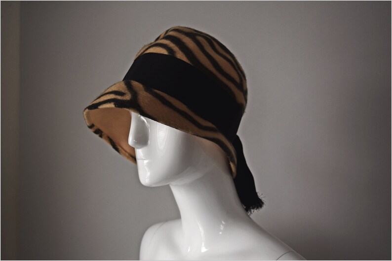 vtg 60s RARE Pore Soir Henry Pollak New York tiger stripe wool felted hat w/ ribbon detail vintage pinup 1960s image 9