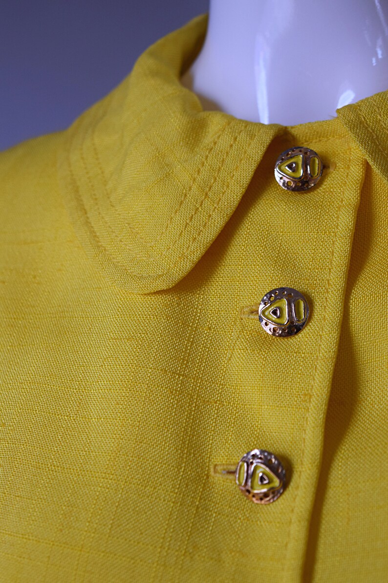 Vintage 1960s T. Jones Lemon Yellow 3/4 Length Sleeve Cropped Blazer Jacket with Gold and Yellow Enamel Painted Buttons image 3