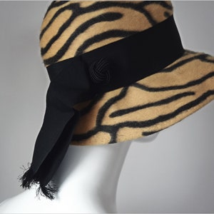 vtg 60s RARE Pore Soir Henry Pollak New York tiger stripe wool felted hat w/ ribbon detail vintage pinup 1960s image 4