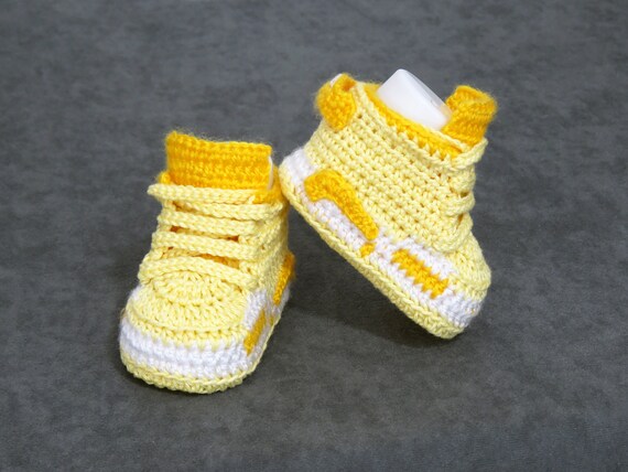 Bebes amarillos sale