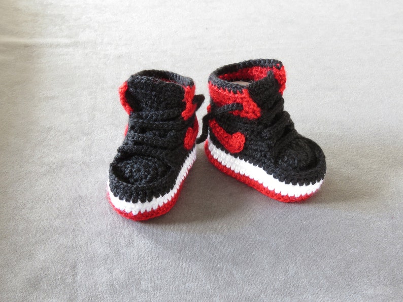 Crochet baby booties , crochet baby shoes , crochet sneakers , baby shower , baby shoes , crochet booties , jordan 1 