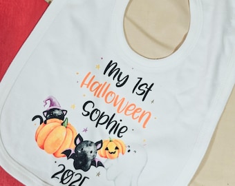 Personalisiertes 1. Halloween-Baby-Lätzchen | Benutzerdefinierte Name & Jahr | Babys erstes Halloween-Geschenk | Kürbis Lätzchen