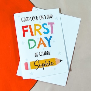 Tarjeta personalizada de buena suerte en tu primer día de clases: tarjeta de hito: estrellas de colores y lápiz: saludo de regreso a clases