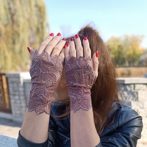 Light brown  Lace Fingerless Gloves 6&#39;&#39; ( 15 cm )), Short mittens