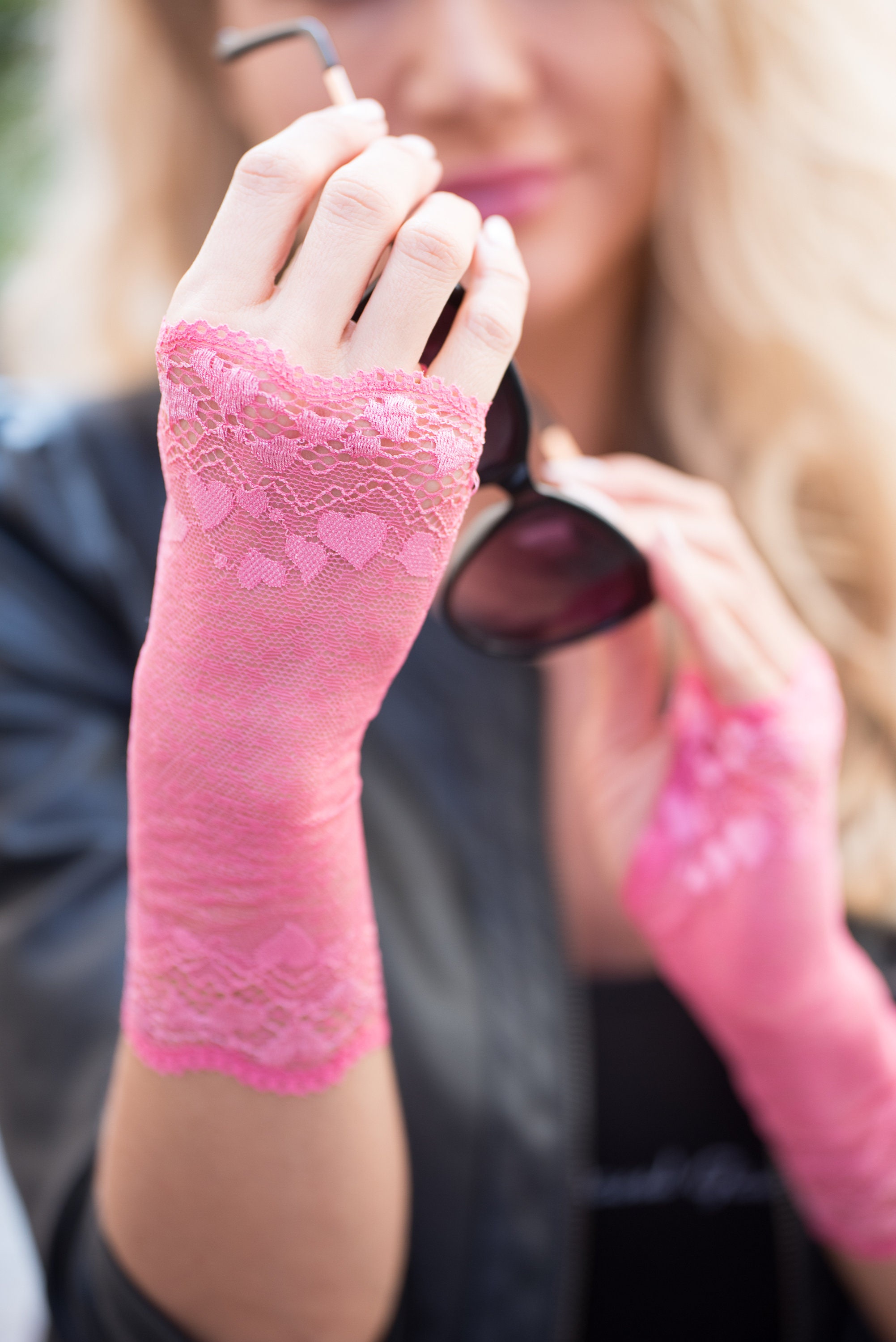Lacy Princess Lace Gloves　手袋　グローブ　ピンク Amazon.com: AISIBO Pink Lace Gloves Women Ladies Elegant