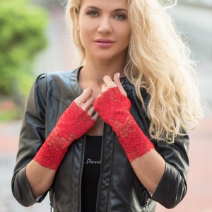 Bridesmaid Red Lace Fingerless Gloves, short lace gloves, soft lace, steampunk warm arm, sweet Lolita mittens, short woman gloves
