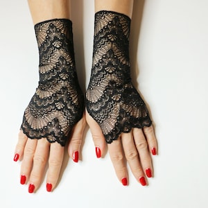 Black gothic lace gloves, romantic mittens, Great gloves image 2