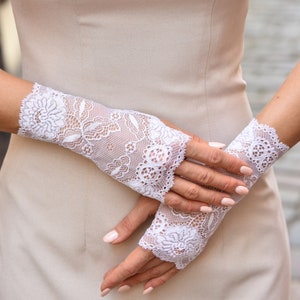 White Bridal gloves, Prom gloves, white Lace Fingerless Gloves, womens gloves, length 7,3&quot; (18,5 cm)
