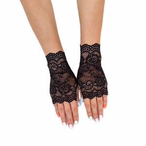 Halloween Black Lace short mittens, Fingerless Gloves, Goth steampunk style, length 5.9&#39;&#39; ( 15cm ), texting gloves, wrist warmer