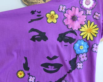 Woman tee-shirt customized - Marilyn heading for the flower power!