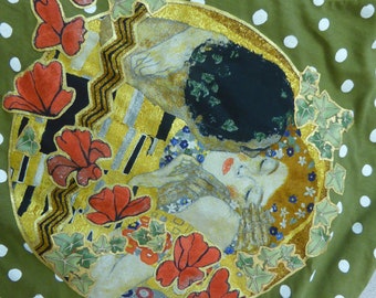 Tee shirt kaki à pois, customisé par le Baiser de Klimt, baroque, art déco....